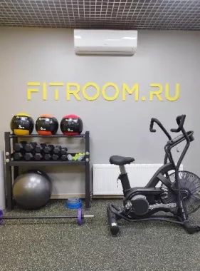 Студия персональных тренировок "Fitroom.ru".