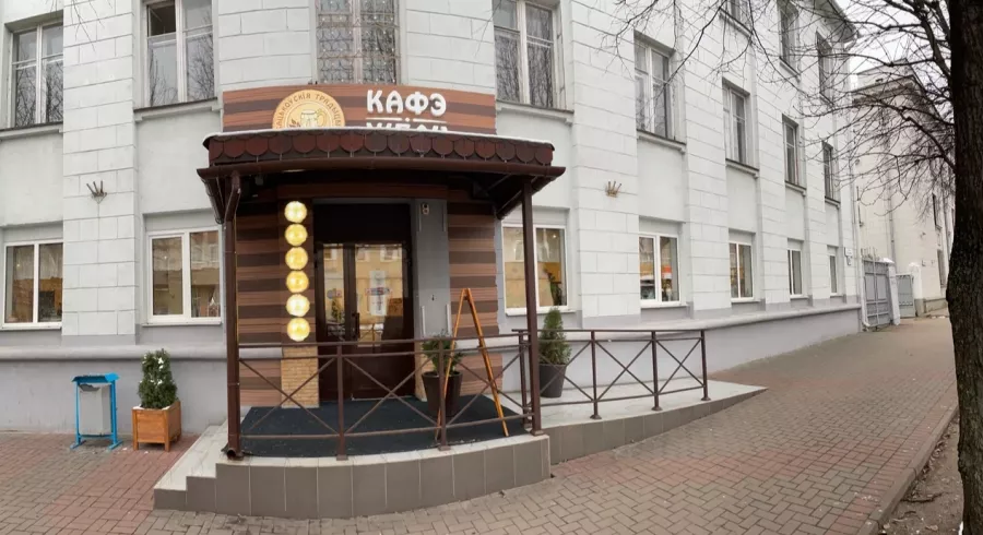Кафе Жбан в Минске: Белорусская кухня, Заказ навынос, До 100 мест, Винная карта, Наличный расчёт, Бизнес-ланч, Проведение банкетов, Оплата картой,