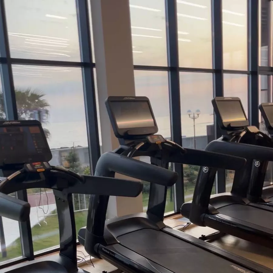 Фитнес-клуб Crocus Fitness в Адлере: Тренажерный зал, Групповые занятия, Бассейн, Аэробика, Персональные тренировки,