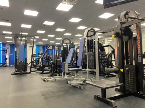 Фитнес-центр "ICEBERG GYM".