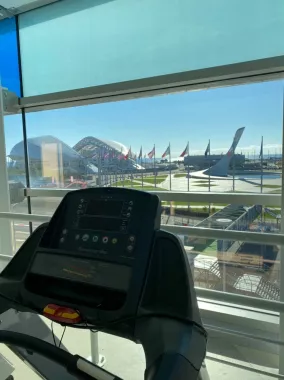 Фитнес-центр "ICEBERG GYM".
