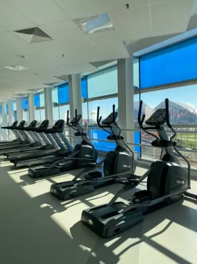 Фитнес-центр "ICEBERG GYM".