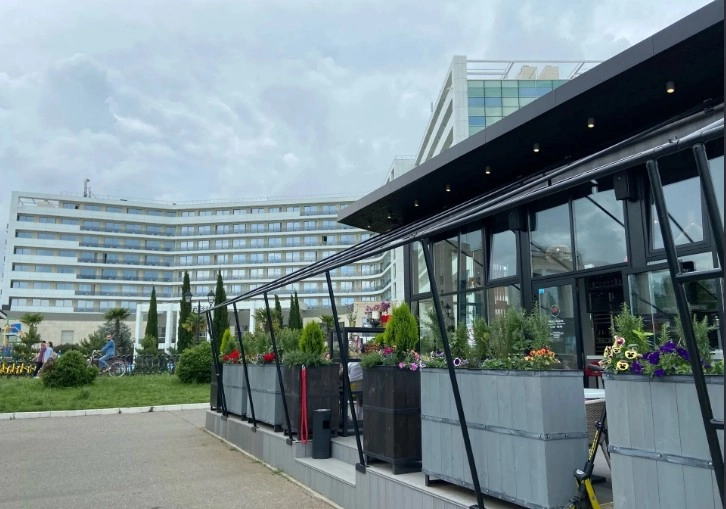 Ресторан FISH & DRY в Адлере: Винный бар, Паназиатская кухня, Банкетный зал, Тайская кухня, Кофе на вынос, Терраса,