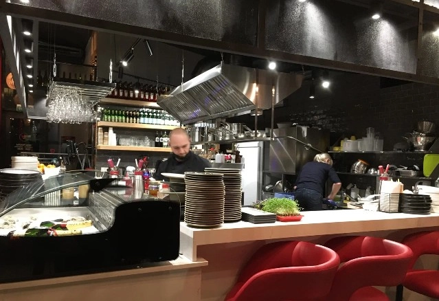 Ресторан FISH & DRY в Адлере: Винный бар, Паназиатская кухня, Банкетный зал, Тайская кухня, Кофе на вынос, Терраса,