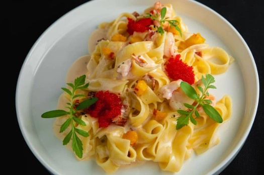 Ресторан FISH & DRY в Адлере: Винный бар, Паназиатская кухня, Банкетный зал, Тайская кухня, Кофе на вынос, Терраса,