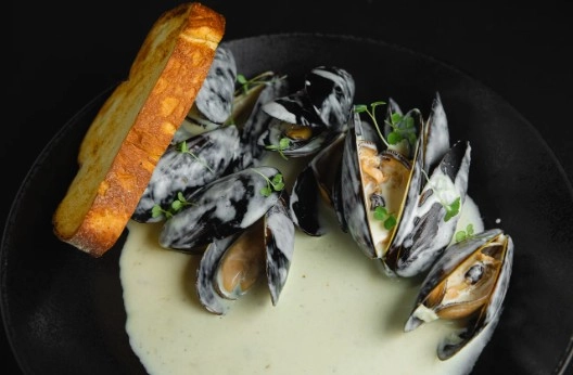 Ресторан FISH & DRY в Адлере: Винный бар, Паназиатская кухня, Банкетный зал, Тайская кухня, Кофе на вынос, Терраса,