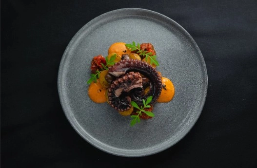 Ресторан FISH & DRY в Адлере: Винный бар, Паназиатская кухня, Банкетный зал, Тайская кухня, Кофе на вынос, Терраса,