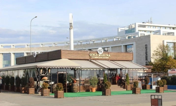 Ресторан Gold Marina в Адлере: Грузинская кухня, Завтрак, Банкетный зал, Пиццерия, Винный бар, Терраса, Живая музыка, Детская комната,