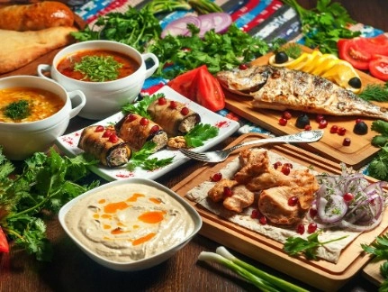 Ресторан Gold Marina в Адлере: Грузинская кухня, Завтрак, Банкетный зал, Пиццерия, Винный бар, Терраса, Живая музыка, Детская комната,