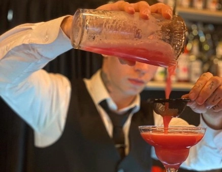 Ресторан BugsBar в Адлере: Завтрак, Шаурма, Прохладные напитки, Фастфуд, Кофе,