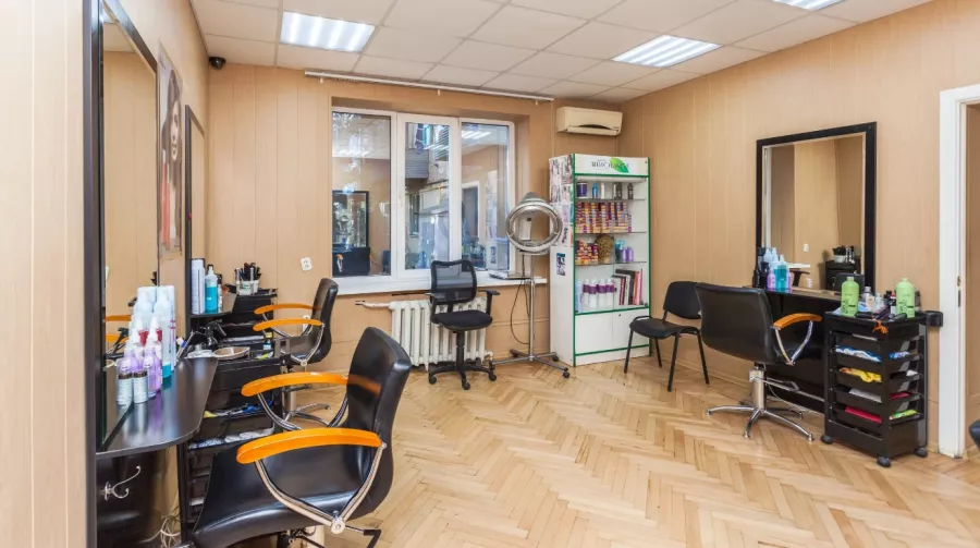 Салон красоты Lavella в Краснодаре: Детская стрижка, Плетение кос, Полировка волос, Прикорневой объём волос, Инъекционные процедуры, Детский маникюр, Наличный расчёт, Перевод с карты,