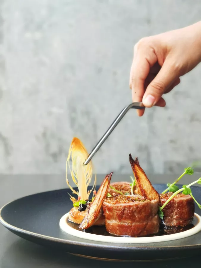 Ресторан The Pig and Palm в Себу: Michelin-starred, Звезда Мишлен, Ресторан, Restaurant, Bar, Бар,
