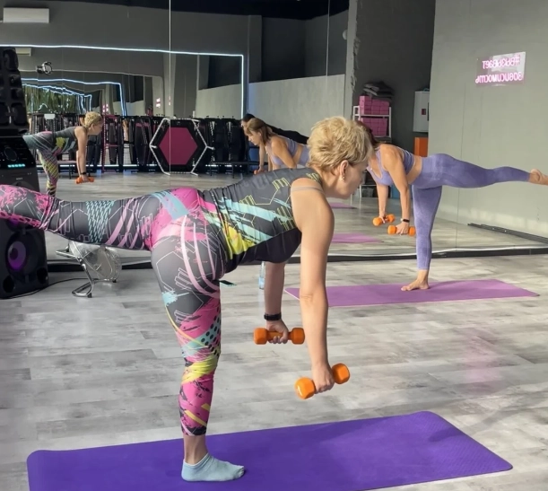 Фитнес-студия Top fit в Адлере: Спорт, Групповые занятия, Аэробика, Пилатес,