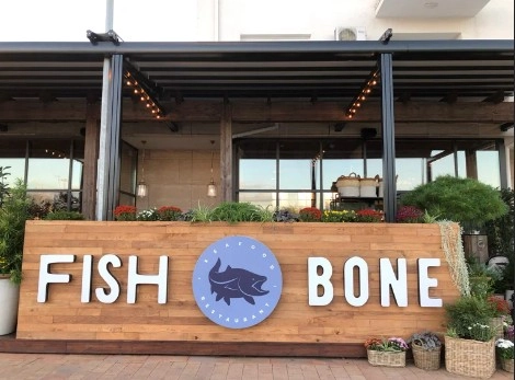 Ресторан Fish Bone в Адлере: Винный бар, Паназиатская кухня, Банкетный зал, Тайская кухня, Терраса, Настольные игры, Завтрак,