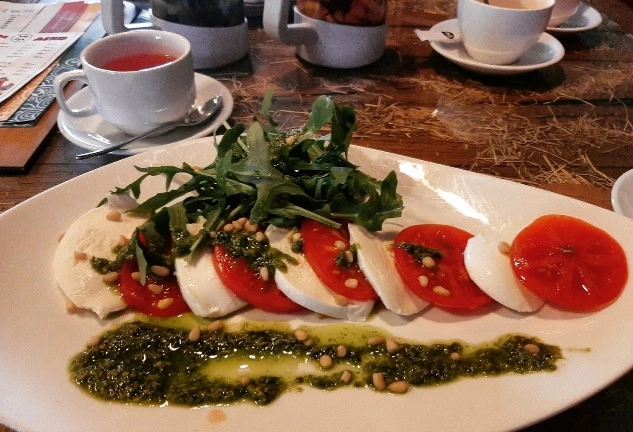 Ресторан Шафран Гурман в Адлере: Грузинская кухня, Кофе на вынос, Шашлычная, Русская кухня, Детская комната, Банкетный зал,