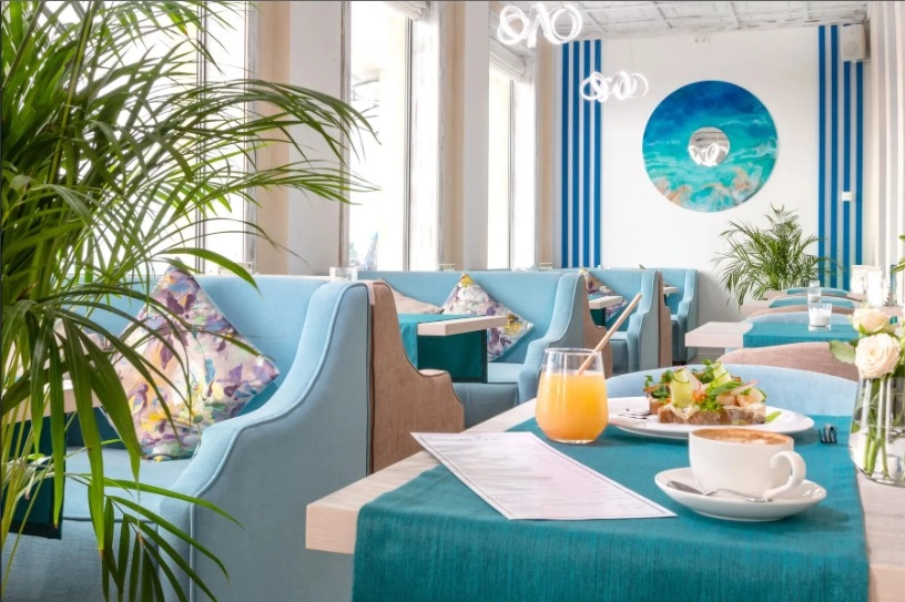 Ресторан Bistro de La Mer в Адлере: Терраса, Живая музыка, Грузинская кухня, Итальянская кухня, Французская кухня, Морепродукты, Завтрак, Блюда на мангале,