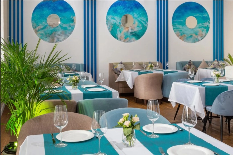 Ресторан Bistro de La Mer в Адлере: Терраса, Живая музыка, Грузинская кухня, Итальянская кухня, Французская кухня, Морепродукты, Завтрак, Блюда на мангале,