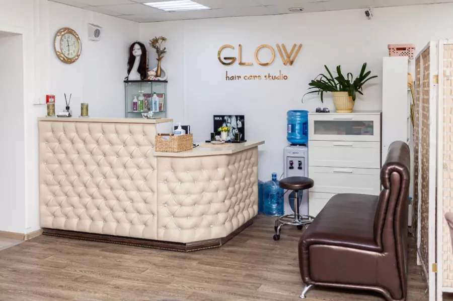 Салон красоты Glow в Краснодаре: Детская стрижка, Плетение кос, Детский маникюр, Мужской маникюр, Полировка волос, Парафиновые ванночки, Сложное окрашивание волос, Педикюр,
