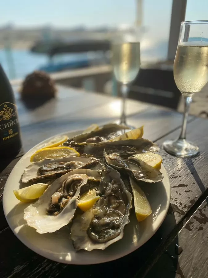 Кафе Море на вкус в Анапе: Русская кухня, Танцпол, Постное меню, Проведение банкетов, Панорамный вид, Можно с собакой, Европейская кухня, Восточная кухня, Настольные игры,
