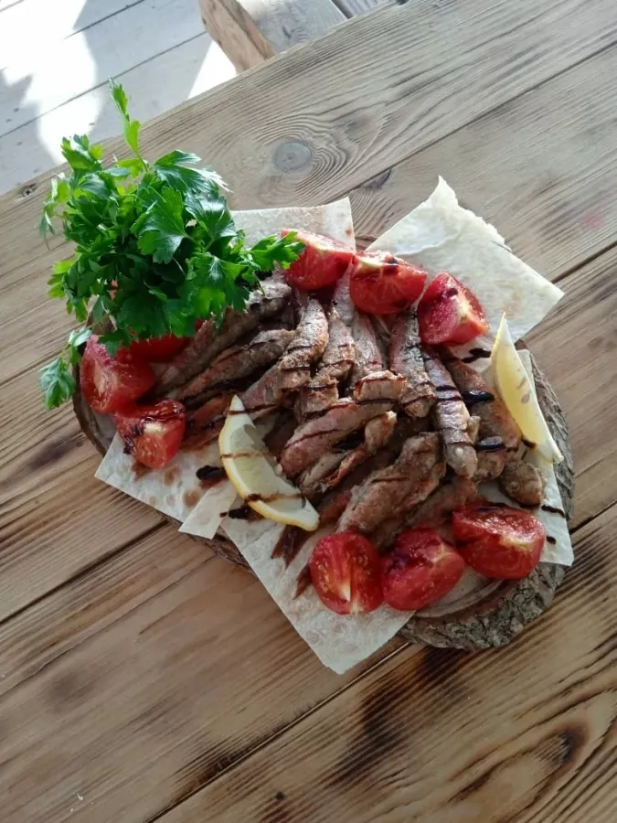 Кафе Море на вкус в Анапе: Русская кухня, Танцпол, Постное меню, Проведение банкетов, Панорамный вид, Можно с собакой, Европейская кухня, Восточная кухня, Настольные игры,