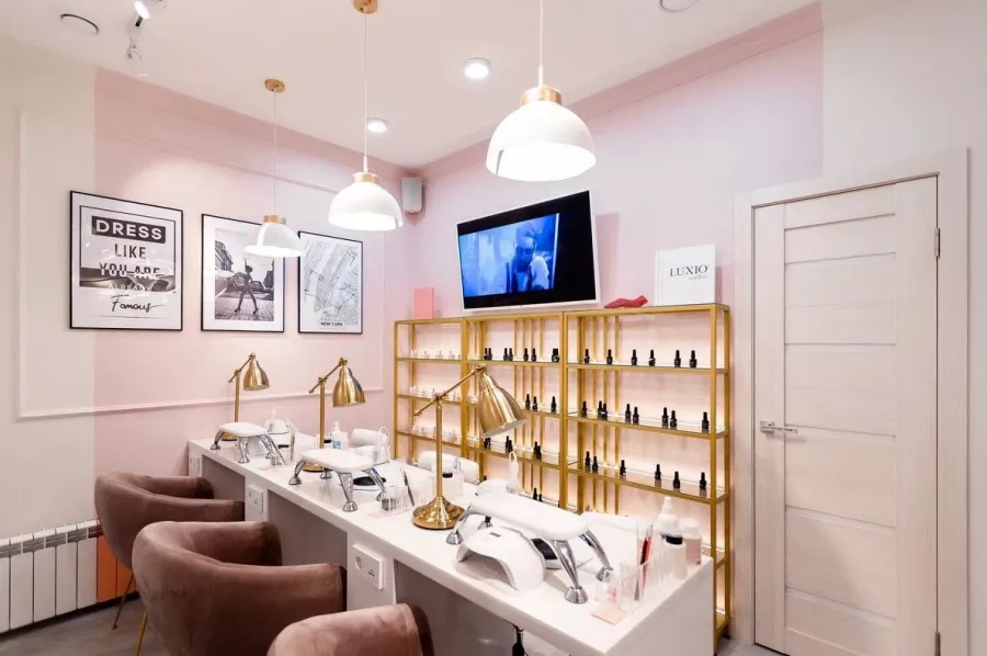 Салон красоты Studio 13 beauty в Краснодаре: Детская стрижка, Сложное окрашивание волос, Дизайн ногтей, Аппаратный маникюр, Педикюр, Мужской маникюр, Ламинирование ресниц, Наращивание гелем,