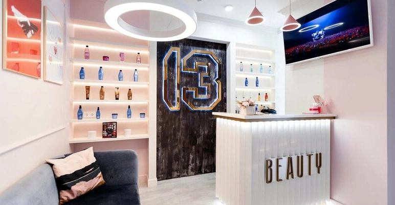 Салон красоты Studio 13 beauty в Краснодаре: Детская стрижка, Сложное окрашивание волос, Дизайн ногтей, Аппаратный маникюр, Педикюр, Мужской маникюр, Ламинирование ресниц, Наращивание гелем,