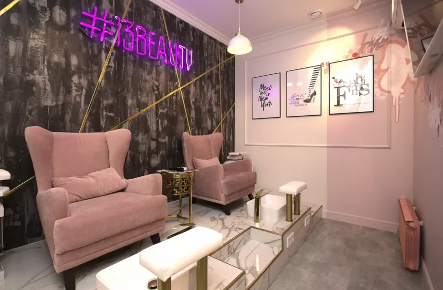 Салон красоты Studio 13 beauty в Краснодаре: Детская стрижка, Сложное окрашивание волос, Дизайн ногтей, Аппаратный маникюр, Педикюр, Мужской маникюр, Ламинирование ресниц, Наращивание гелем,