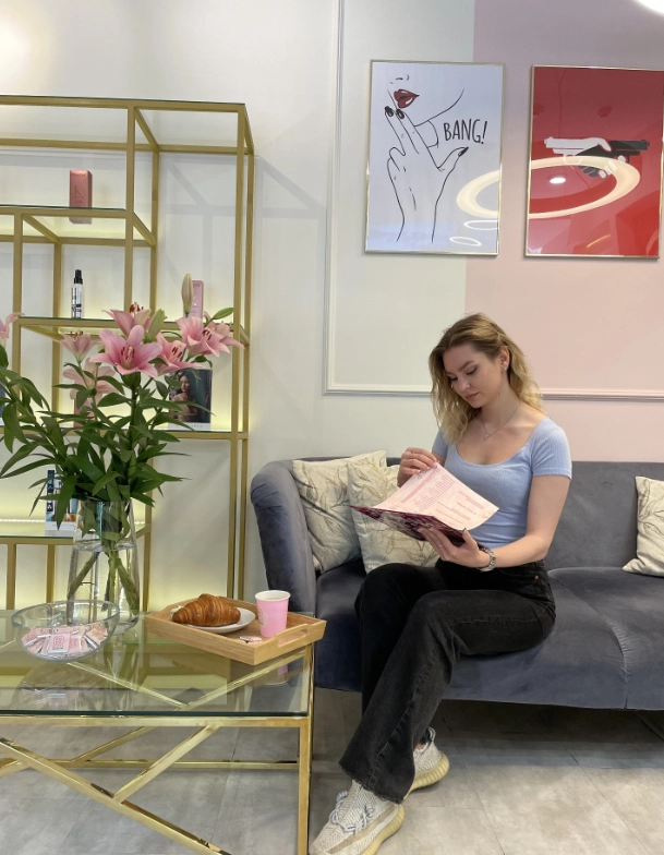 Салон красоты Studio 13 beauty в Краснодаре: Детская стрижка, Сложное окрашивание волос, Дизайн ногтей, Аппаратный маникюр, Педикюр, Мужской маникюр, Ламинирование ресниц, Наращивание гелем,