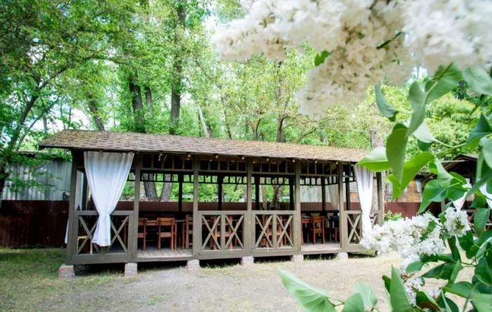 База отдыха "Изумруд".