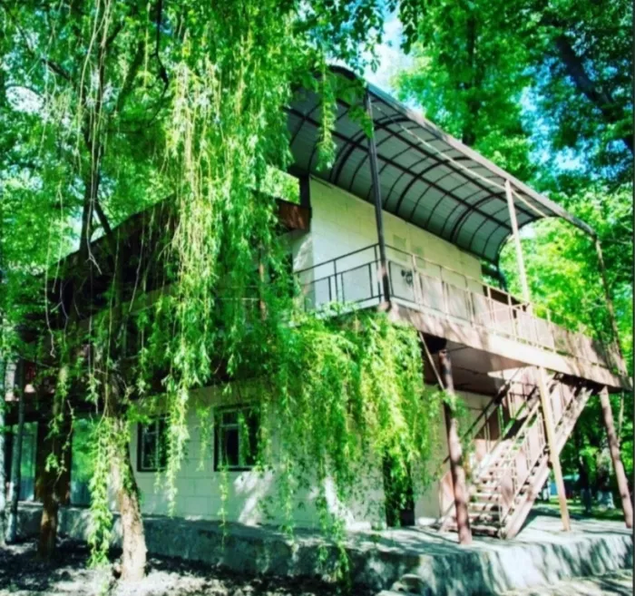 База отдыха "Изумруд".