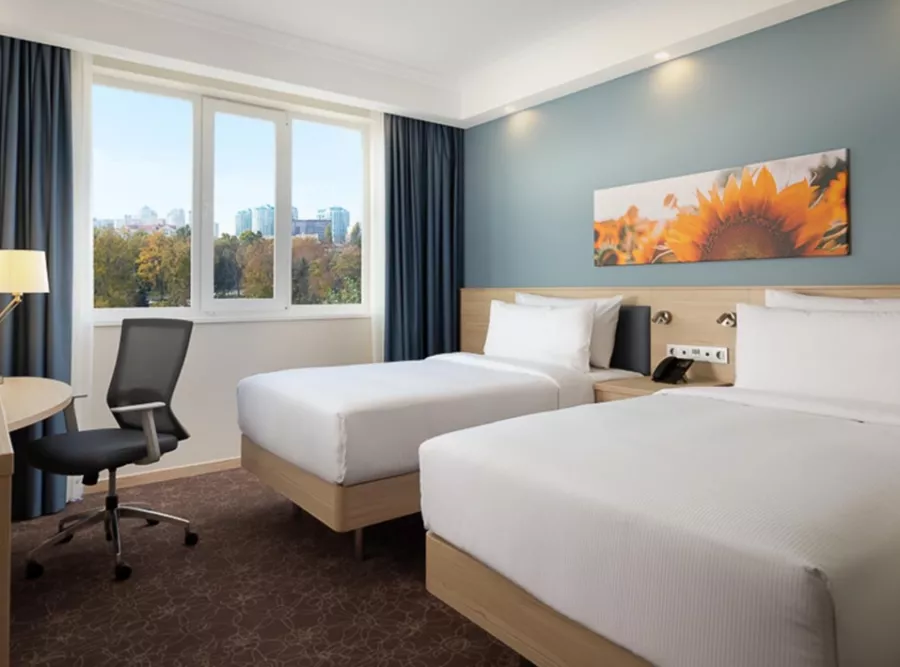 Гостиница Hampton by Hilton Krasnodar в Краснодаре: Отель, Гостиница, Номера, Ресторан, Бизнес центр,