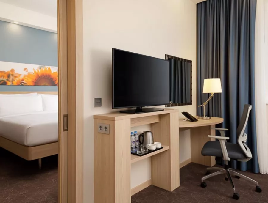 Гостиница Hampton by Hilton Krasnodar в Краснодаре: Отель, Гостиница, Номера, Ресторан, Бизнес центр,