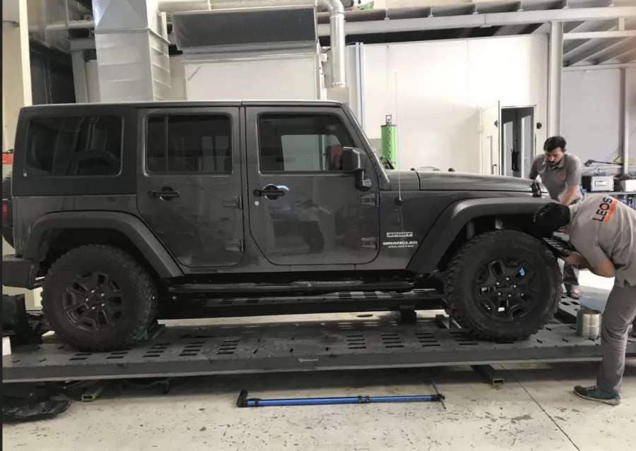 Автосервис Leo's Garage в Дубаи: Автомеханик , ТО авто , Починка машины , Покраска авто , Шиномонтаж ,