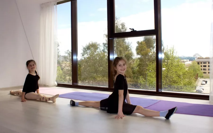 Студия танцев, йоги и фитнеса SOCHI DANCE в Адлере: Тренажерный зал, Групповые занятия, Йога, Фитнес, Танцы, Персональные тренировки, Пилатес, Массаж, Стретчинг, Зумба,