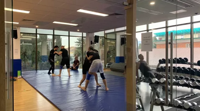 Спортивный клуб "Submission Grappling Club".