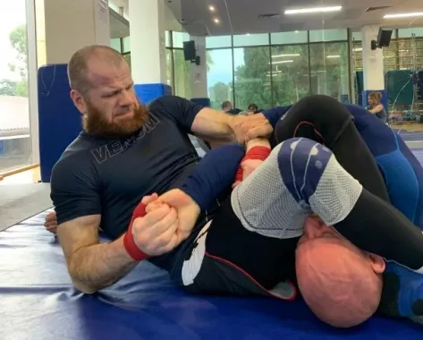 Спортивный клуб "Submission Grappling Club".