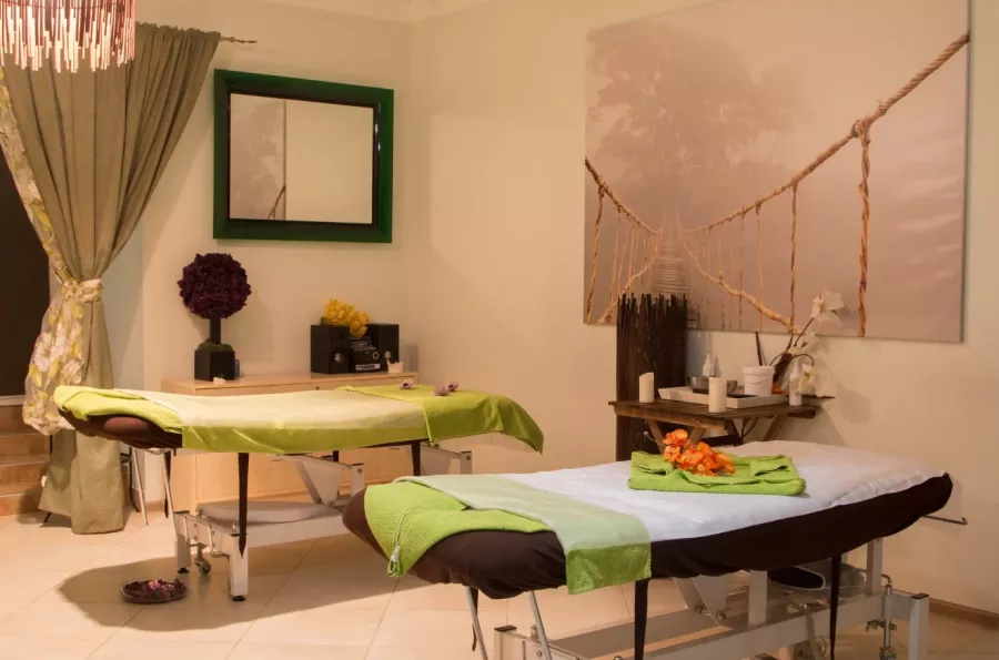 Салон красоты Дюна SPA в Краснодаре: Детская стрижка, Наращивание волос, Плетение кос, Афрокудри, Прикорневой объём волос, Сложное окрашивание волос, Стрижка бороды, Свадебные прически,