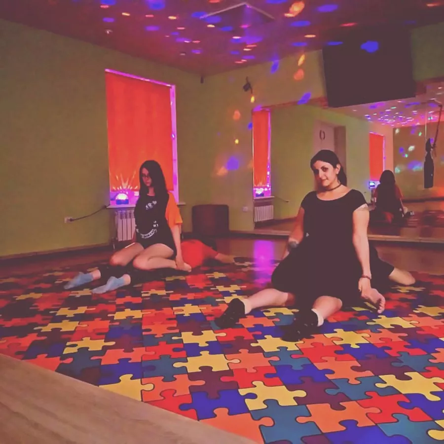 Студия танцев и персональных тренировок Reggi dance в Краснодаре: Возможны разовые посещения, Танцевальные программы, Кроссфит, Аэробика, Фитнес для беременных, Стретчинг,