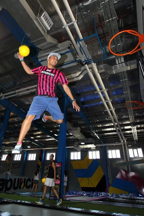 Батутный центр Bounce Dubai в Дубаи: Фристайл , Прыжки , Трюки , Трюковые батуты ,