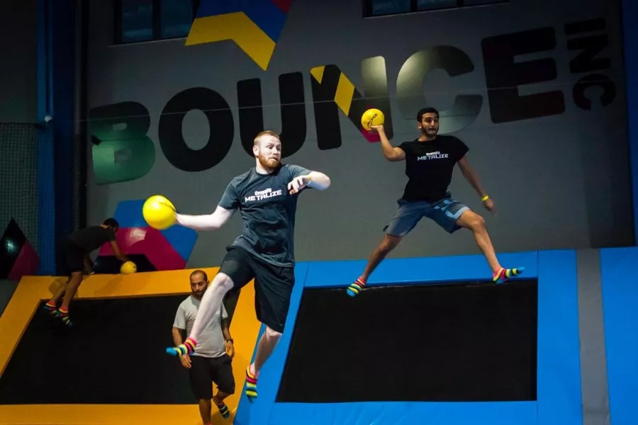 Батутный центр Bounce Dubai в Дубаи: Фристайл , Прыжки , Трюки , Трюковые батуты ,