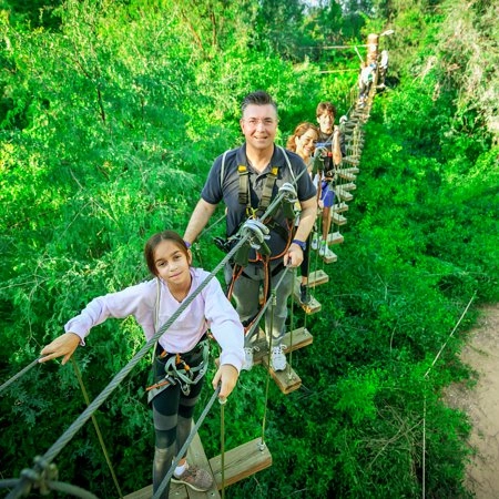 Тематический парк Aventura Parks в Дубаи: Зиплайн , Веревочный городок , Экстрим , Парк тимбилдинга , Полоса препятствий ,