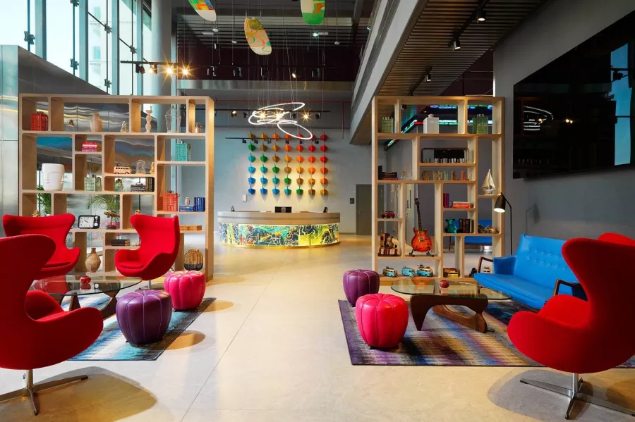 Отель Aloft Palm Jumeirah 4* в Дубаи: Прибрежный отель , Бар на крыше , Бассейн , Фитнес , Конференц-зал,