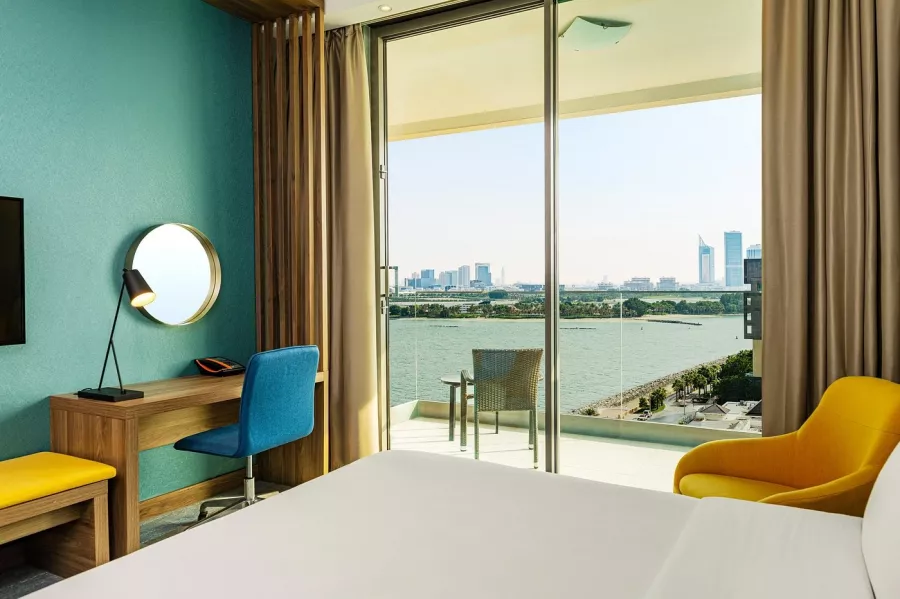 Отель Aloft Palm Jumeirah 4* в Дубаи: Прибрежный отель , Бар на крыше , Бассейн , Фитнес , Конференц-зал,
