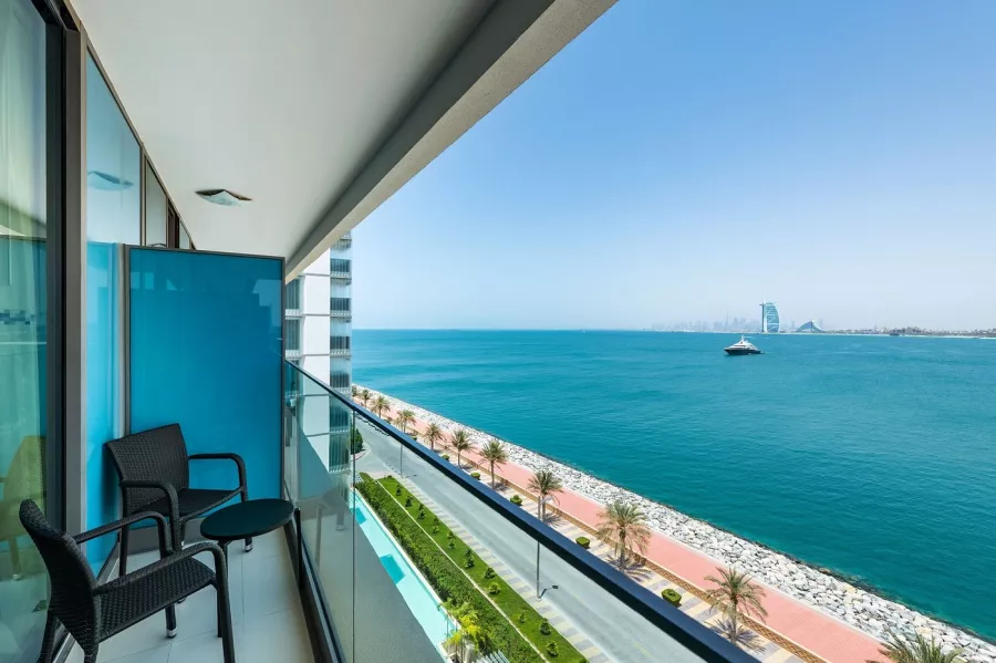 Отель Aloft Palm Jumeirah 4* в Дубаи: Прибрежный отель , Бар на крыше , Бассейн , Фитнес , Конференц-зал,