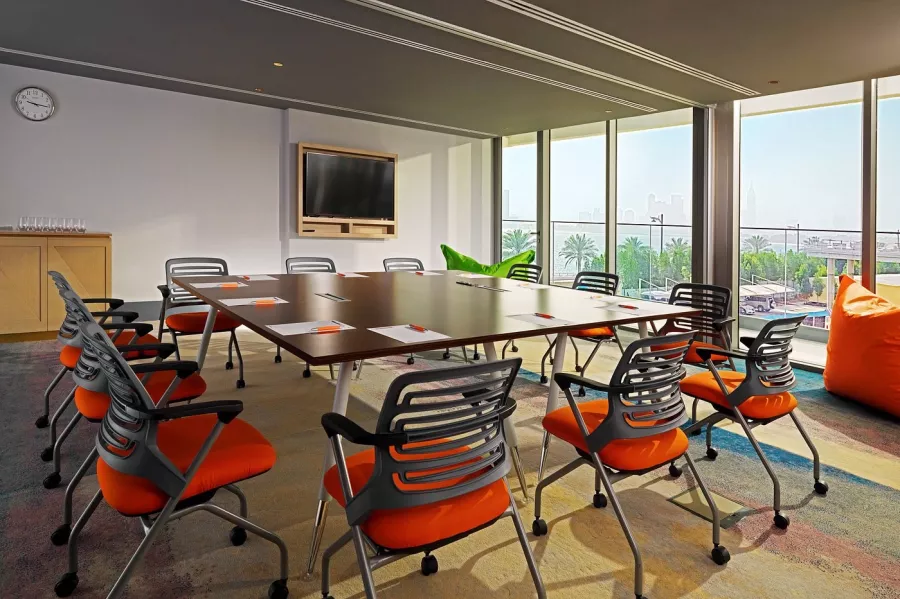 Отель Aloft Palm Jumeirah 4* в Дубаи: Прибрежный отель , Бар на крыше , Бассейн , Фитнес , Конференц-зал,