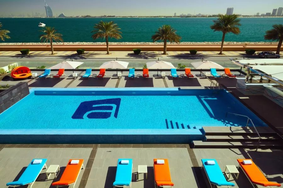 Отель Aloft Palm Jumeirah 4* в Дубаи: Прибрежный отель , Бар на крыше , Бассейн , Фитнес , Конференц-зал,