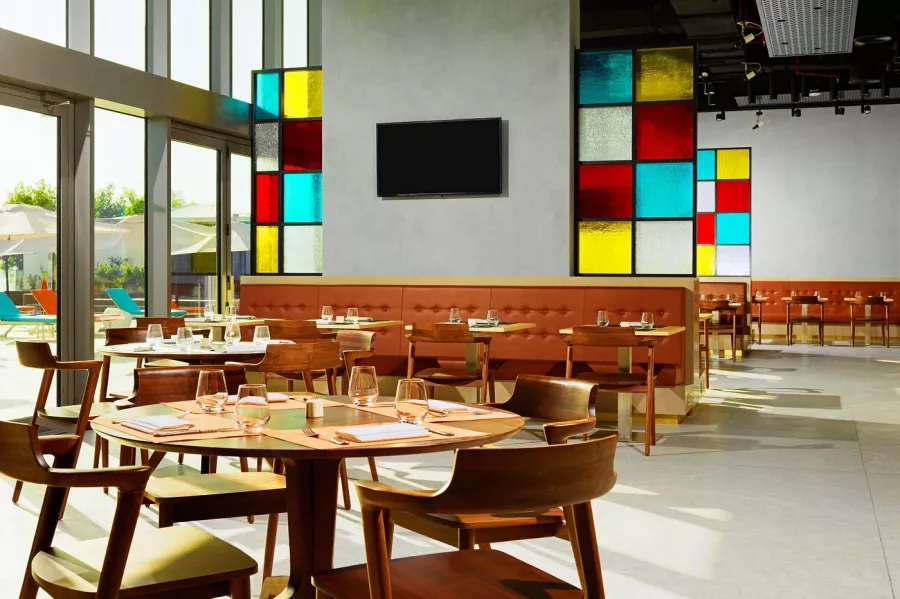 Отель Aloft Palm Jumeirah 4* в Дубаи: Прибрежный отель , Бар на крыше , Бассейн , Фитнес , Конференц-зал,