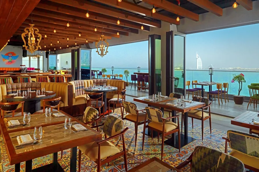 Отель Aloft Palm Jumeirah 4* в Дубаи: Прибрежный отель , Бар на крыше , Бассейн , Фитнес , Конференц-зал,