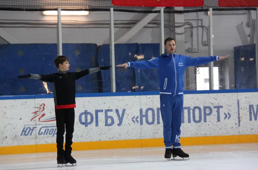 Клуб фигурного катания Аксель в Адлере: Танцы, Групповые занятия, Фигурное катание, Тренер,