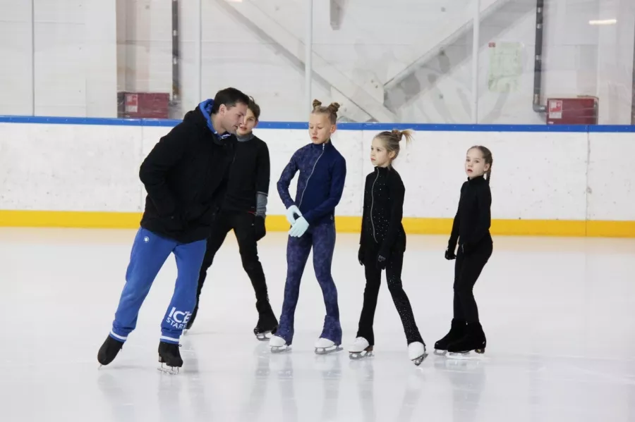 Клуб фигурного катания Аксель в Адлере: Танцы, Групповые занятия, Фигурное катание, Тренер,